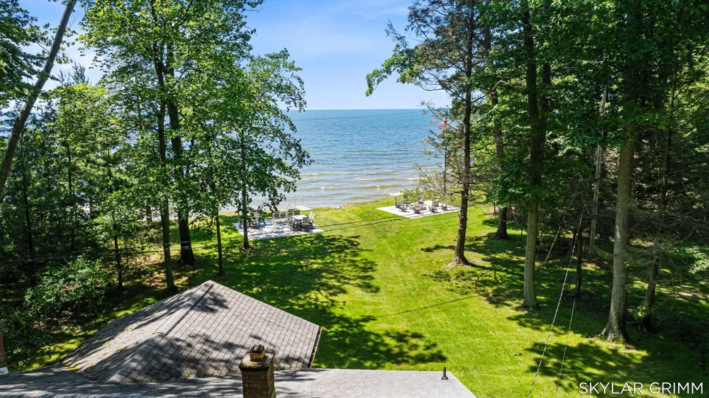 2121 Scenic Drive Laketon Township, MI 49445