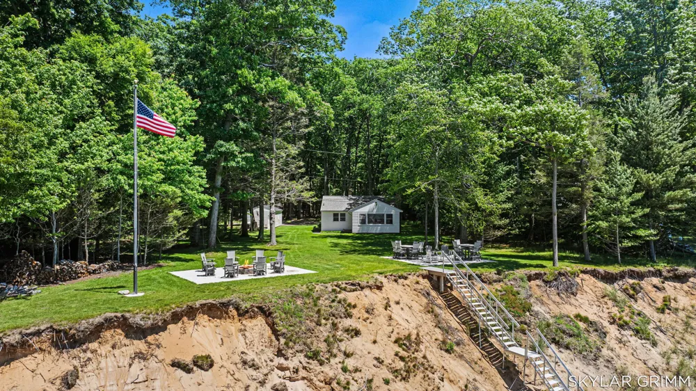 2121 Scenic Drive Laketon Township, MI 49445