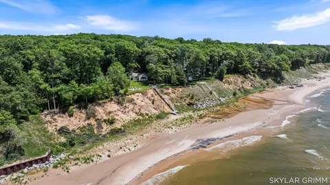 2121 Scenic Drive
