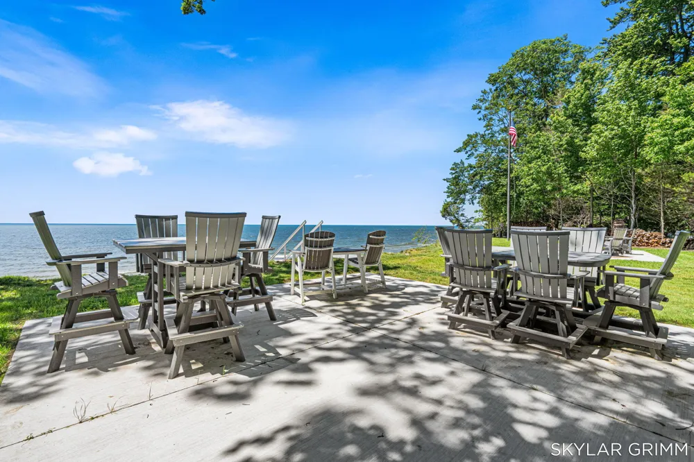 2121 Scenic Drive Laketon Township, MI 49445