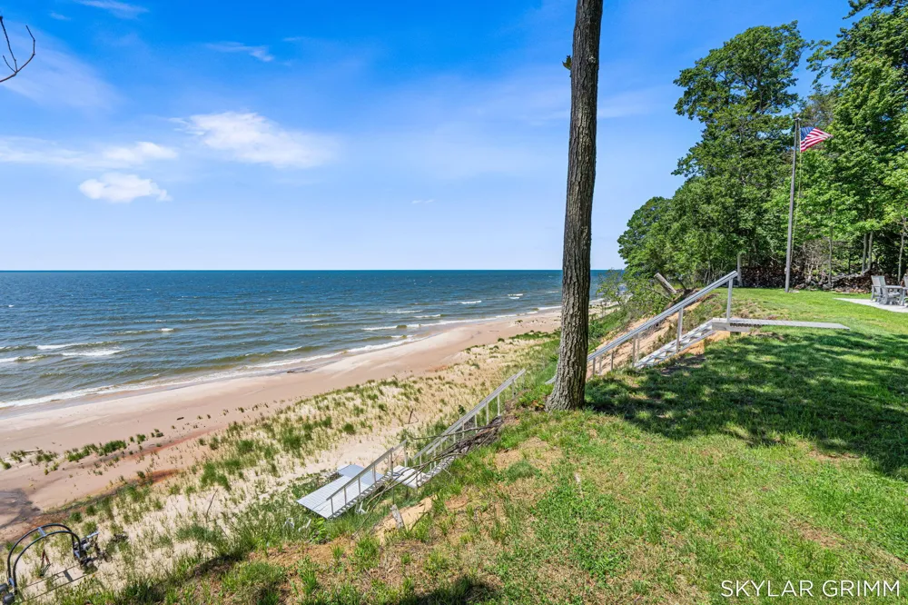 2121 Scenic Drive Laketon Township, MI 49445