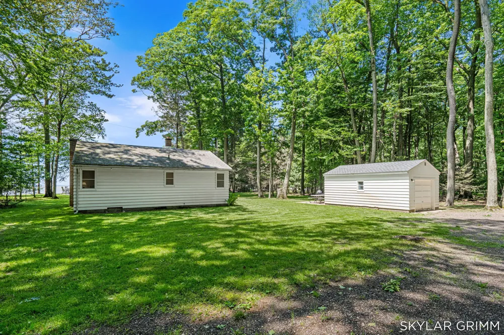 2121 Scenic Drive Laketon Township, MI 49445