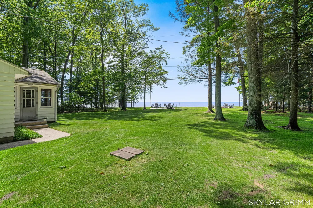 2121 Scenic Drive Laketon Township, MI 49445