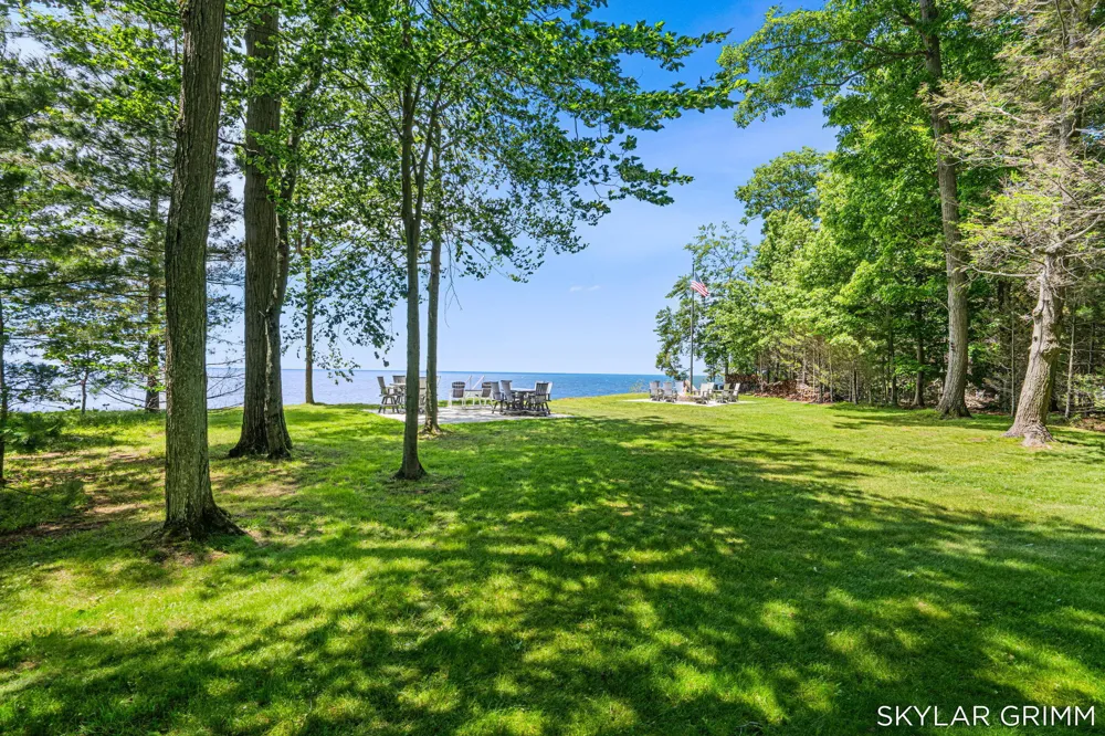 2121 Scenic Drive Laketon Township, MI 49445