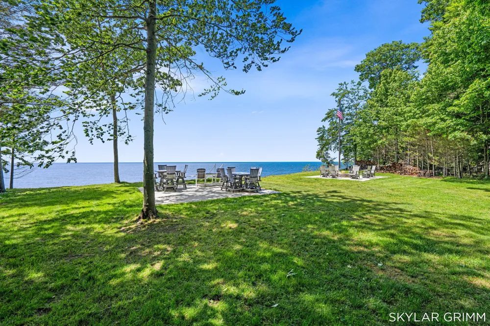 2121 Scenic Drive Laketon Township, MI 49445