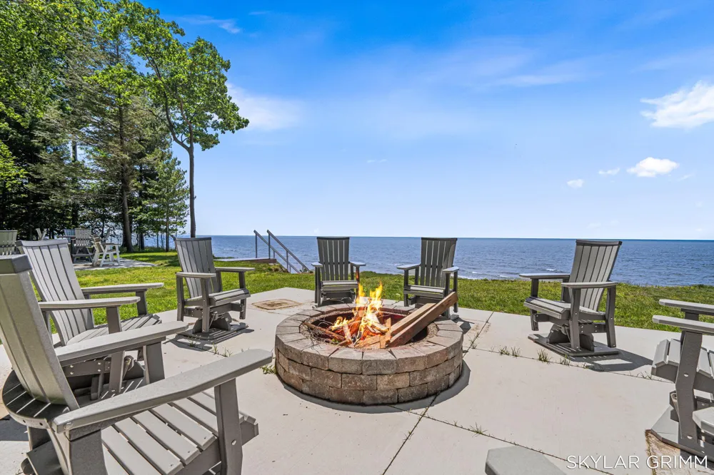 2121 Scenic Drive Laketon Township, MI 49445