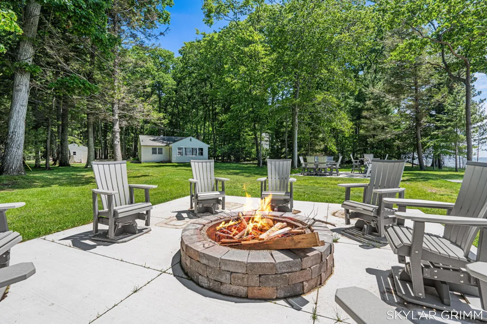 2121 Scenic Drive Laketon Township, MI 49445
