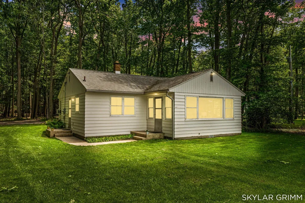 2121 Scenic Drive Laketon Township, MI 49445