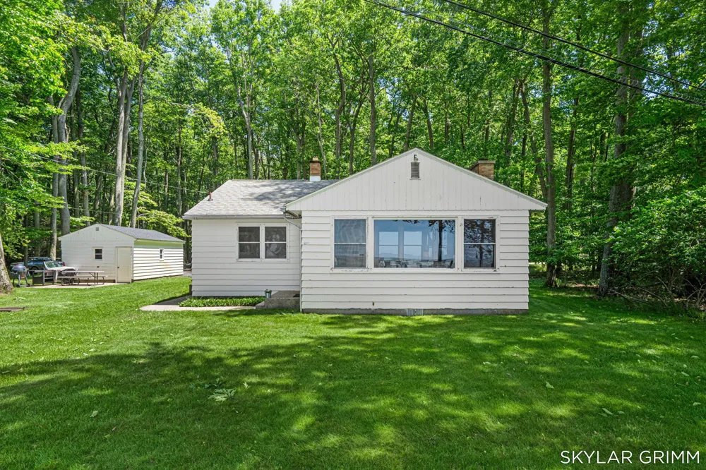 2121 Scenic Drive Laketon Township, MI 49445
