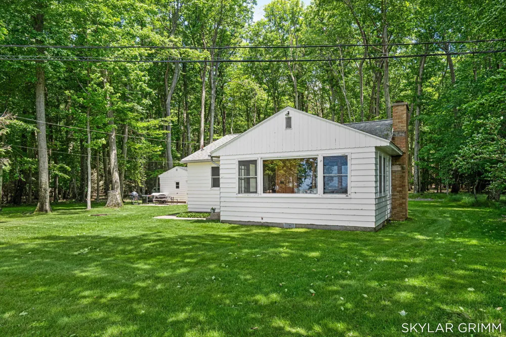2121 Scenic Drive Laketon Township, MI 49445