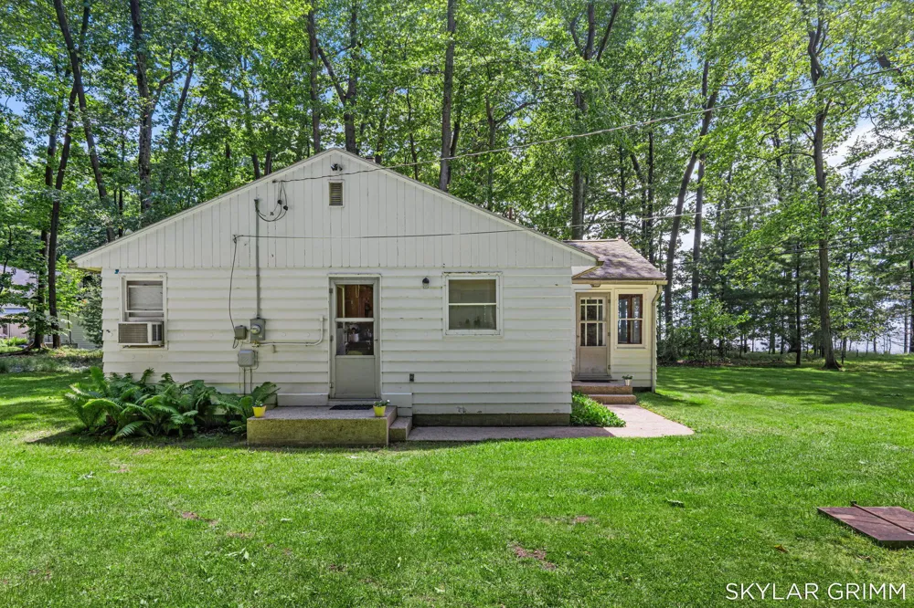 2121 Scenic Drive Laketon Township, MI 49445
