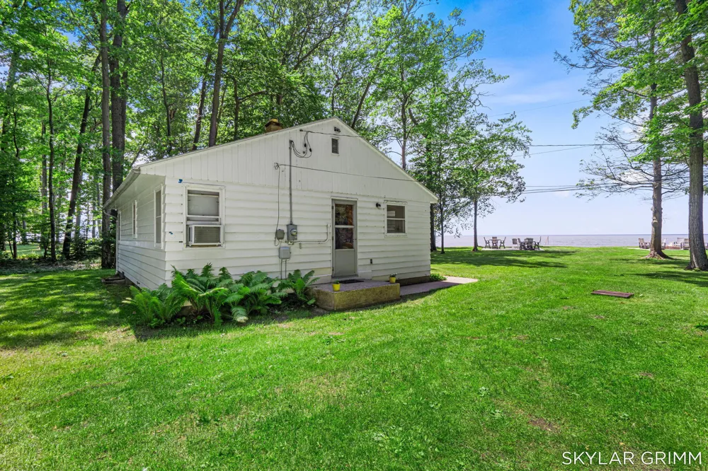 2121 Scenic Drive Laketon Township, MI 49445