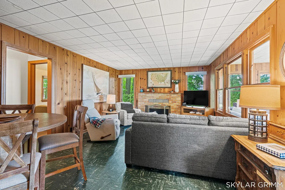 2121 Scenic Drive Laketon Township, MI 49445