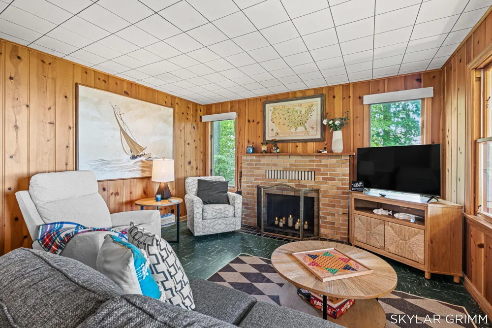 2121 Scenic Drive Laketon Township, MI 49445