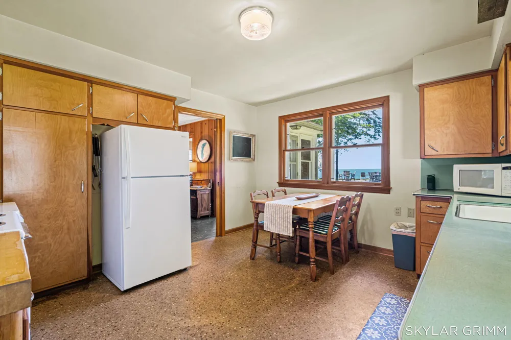 2121 Scenic Drive Laketon Township, MI 49445