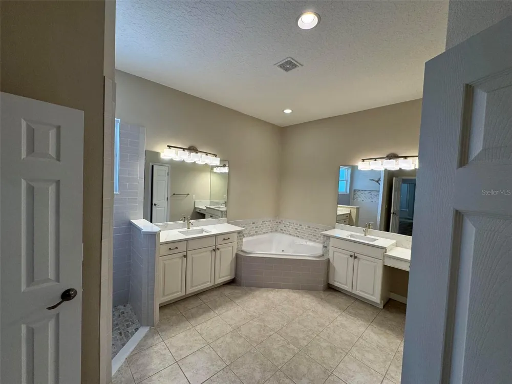 420 PARK LAKE DRIVE Winter Springs, FL 32708