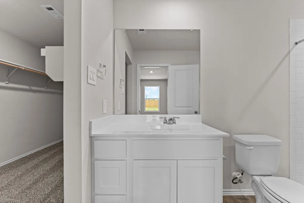 2203 Loganberry Lane Luling, TX 78648