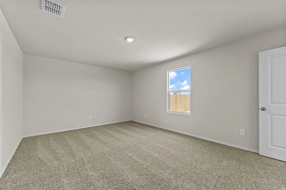 2203 Loganberry Lane Luling, TX 78648