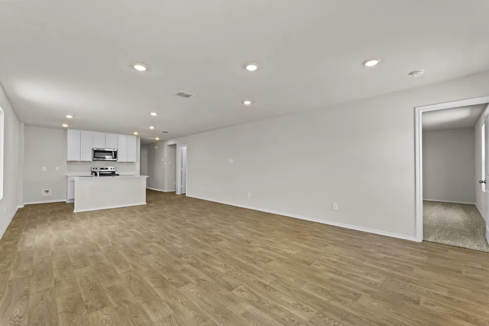 2203 Loganberry Lane Luling, TX 78648