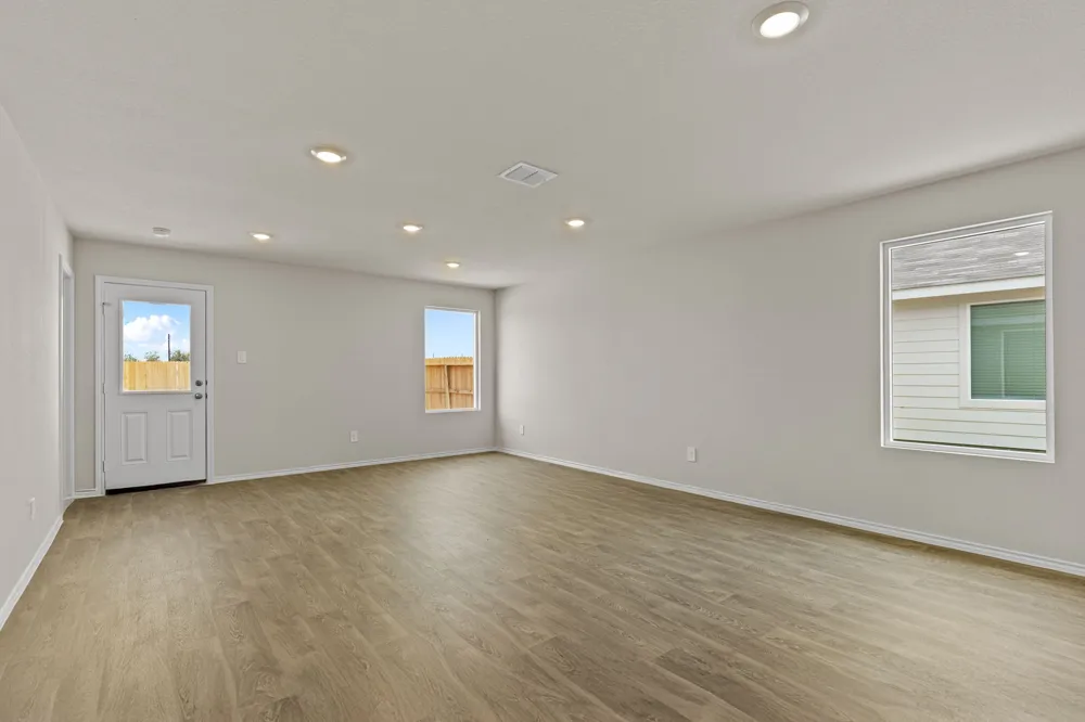 2203 Loganberry Lane Luling, TX 78648