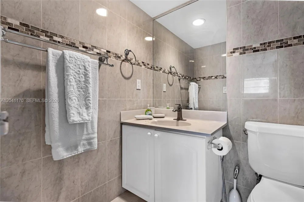 3901 S Ocean Dr #8C Hollywood, FL 33019