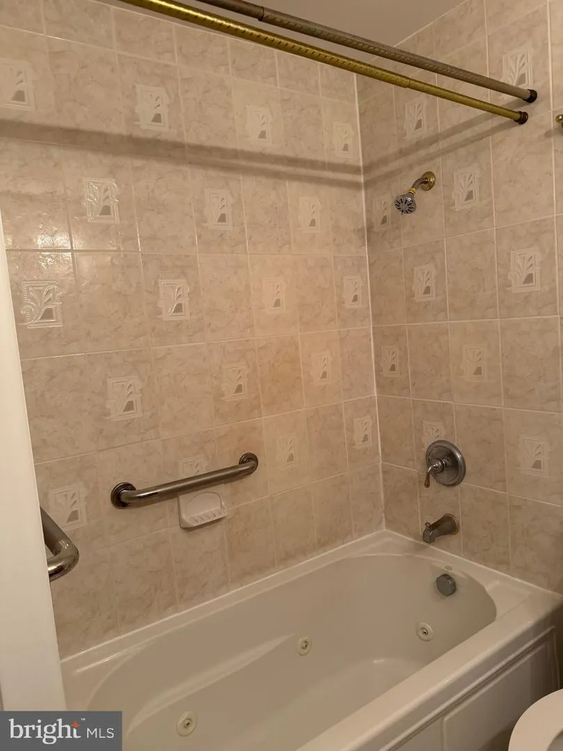 72 EDGE LANE Willingboro, NJ 08046