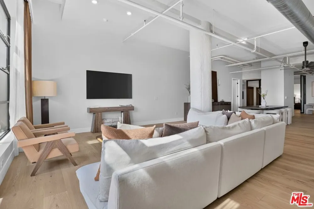 1645 Vine Street #411 Los Angeles, CA 90028