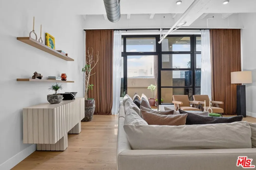 1645 Vine Street #411 Los Angeles, CA 90028