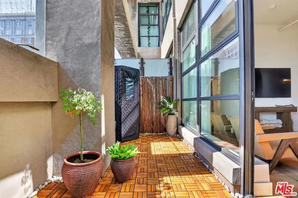 1645 Vine Street #411 Los Angeles, CA 90028