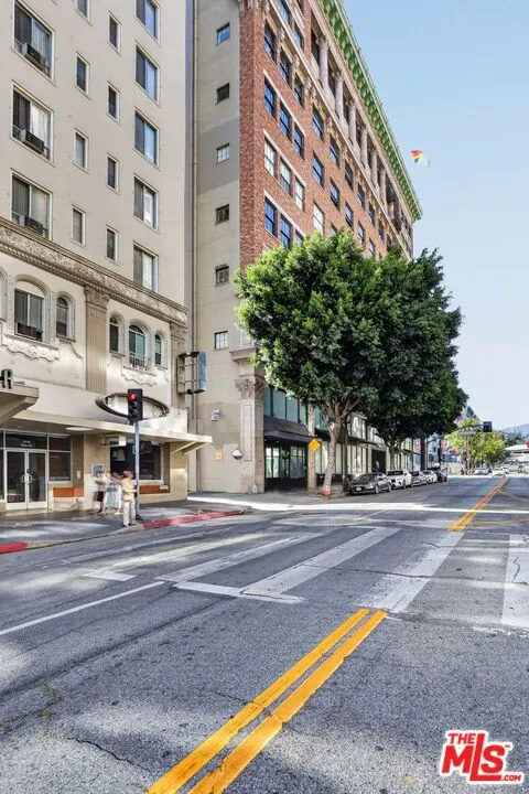 1645 Vine Street #411 Los Angeles, CA 90028