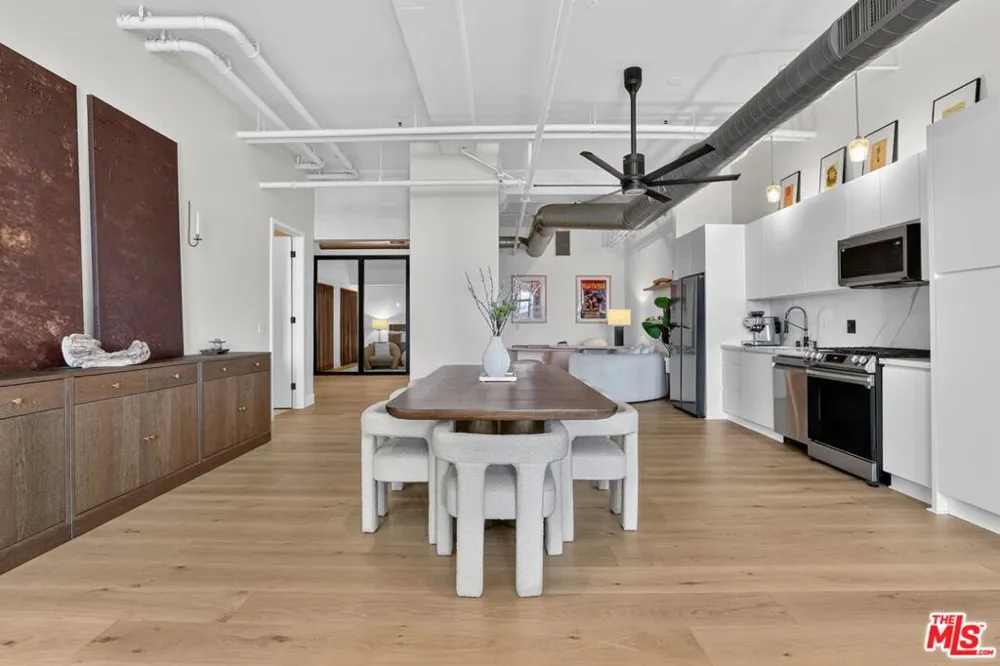 1645 Vine Street #411 Los Angeles, CA 90028