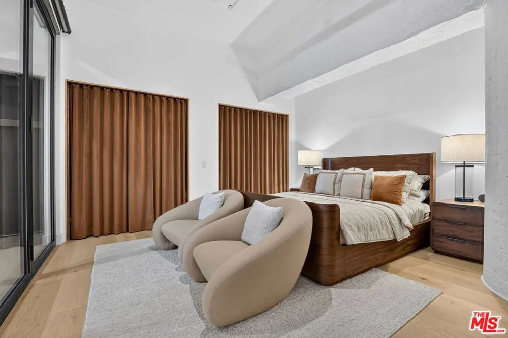 1645 Vine Street #411 Los Angeles, CA 90028