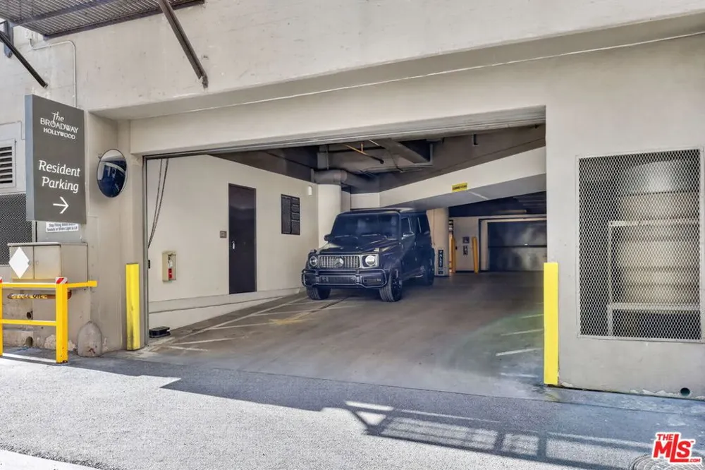 1645 Vine Street #411 Los Angeles, CA 90028