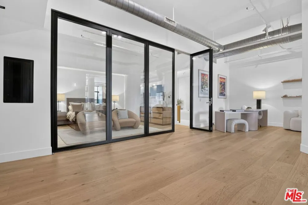 1645 Vine Street #411 Los Angeles, CA 90028