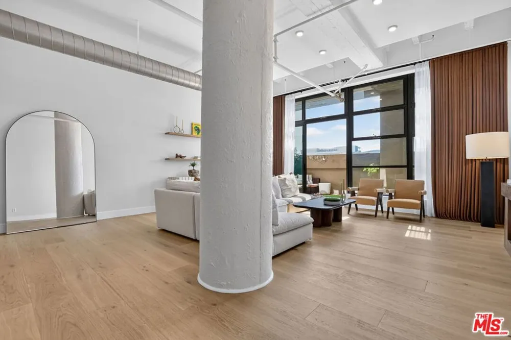 1645 Vine Street #411 Los Angeles, CA 90028