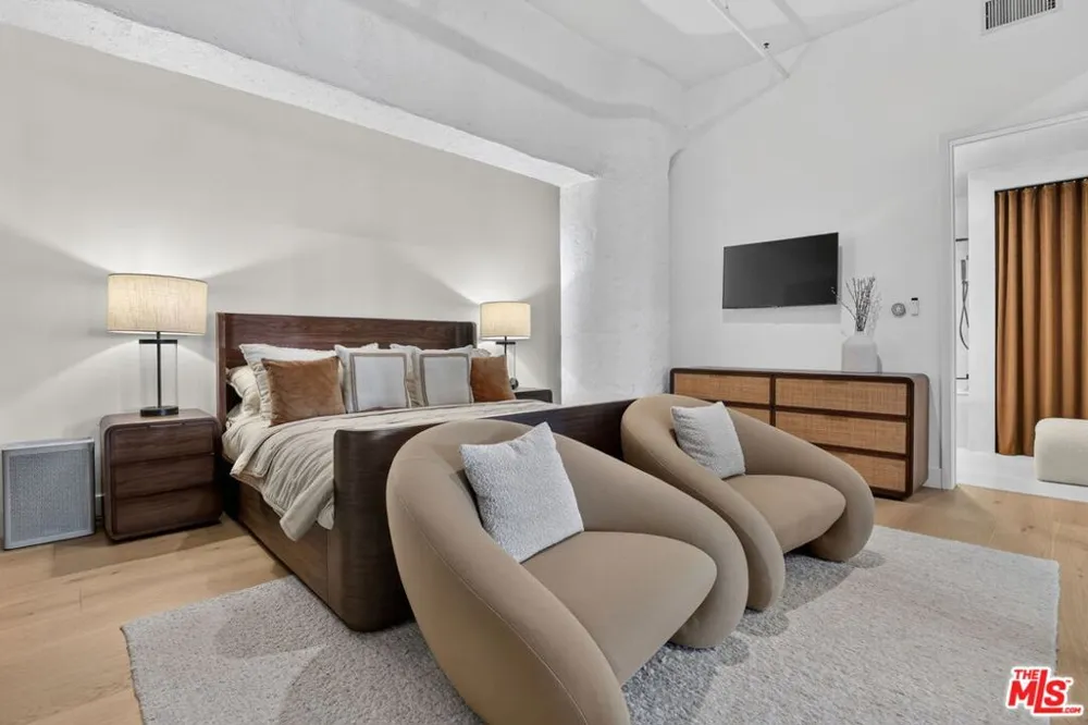 1645 Vine Street #411 Los Angeles, CA 90028