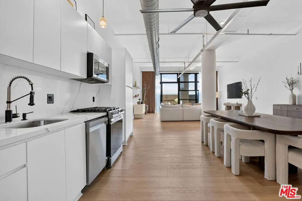 1645 Vine Street #411 Los Angeles, CA 90028