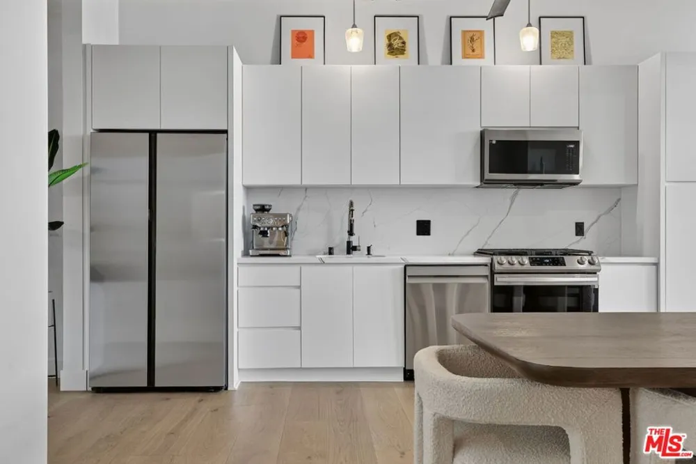 1645 Vine Street #411 Los Angeles, CA 90028