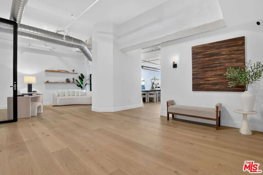 1645 Vine Street #411 Los Angeles, CA 90028