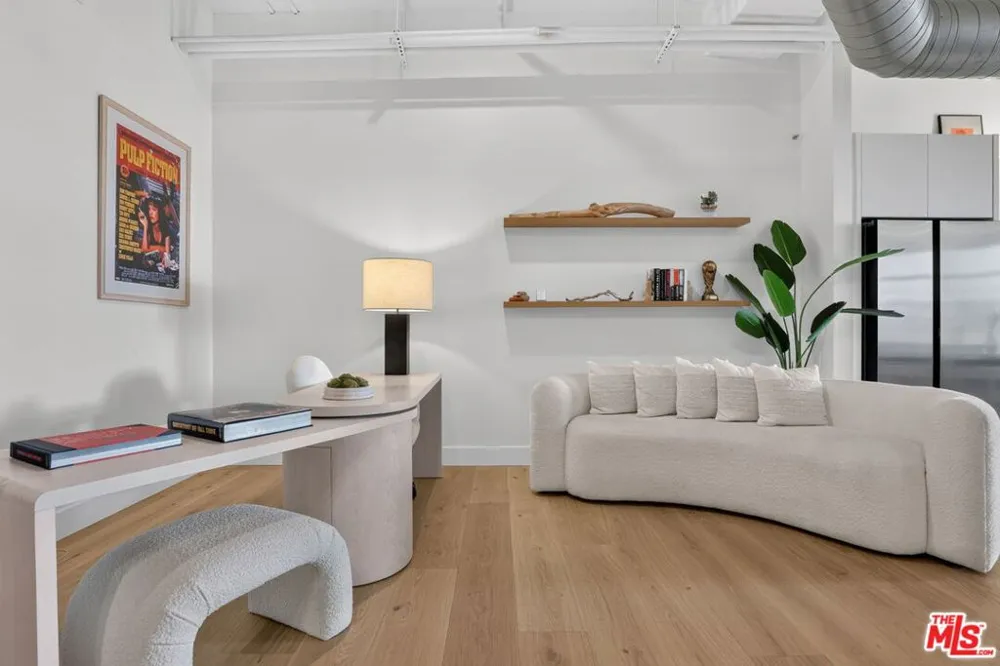 1645 Vine Street #411 Los Angeles, CA 90028