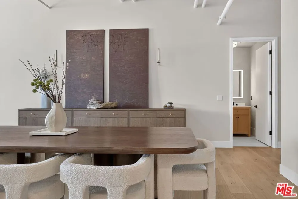 1645 Vine Street #411 Los Angeles, CA 90028