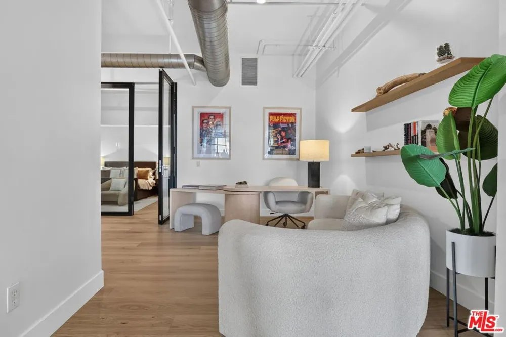 1645 Vine Street #411 Los Angeles, CA 90028