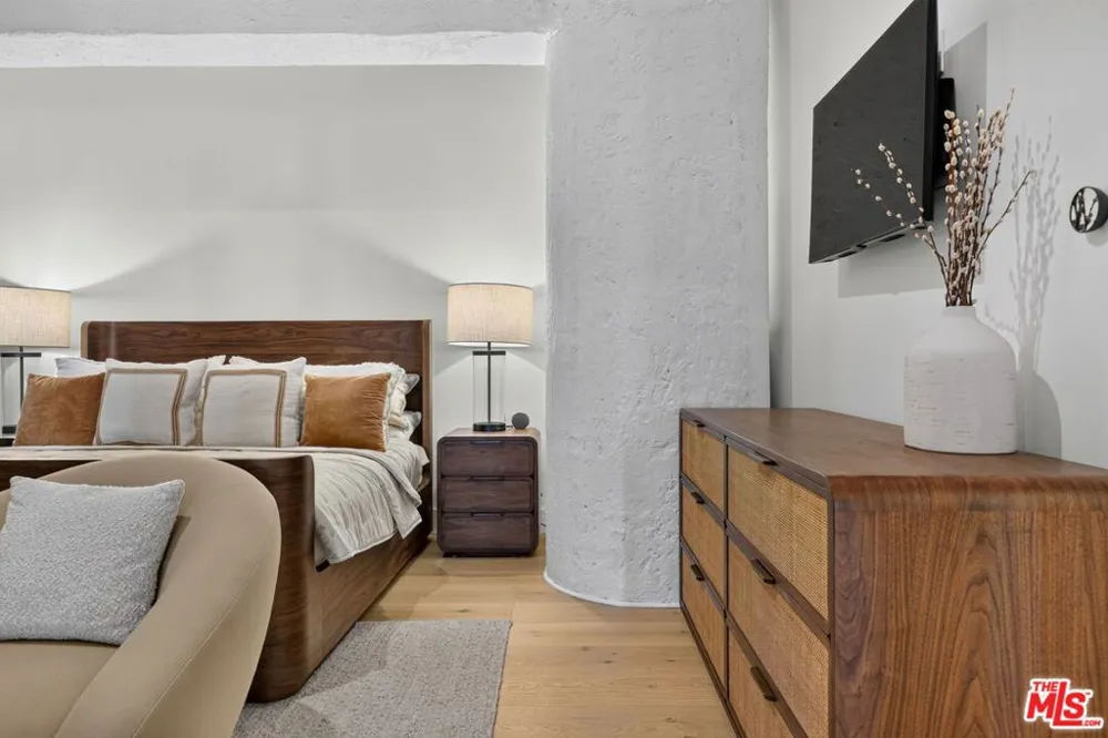 1645 Vine Street #411 Los Angeles, CA 90028