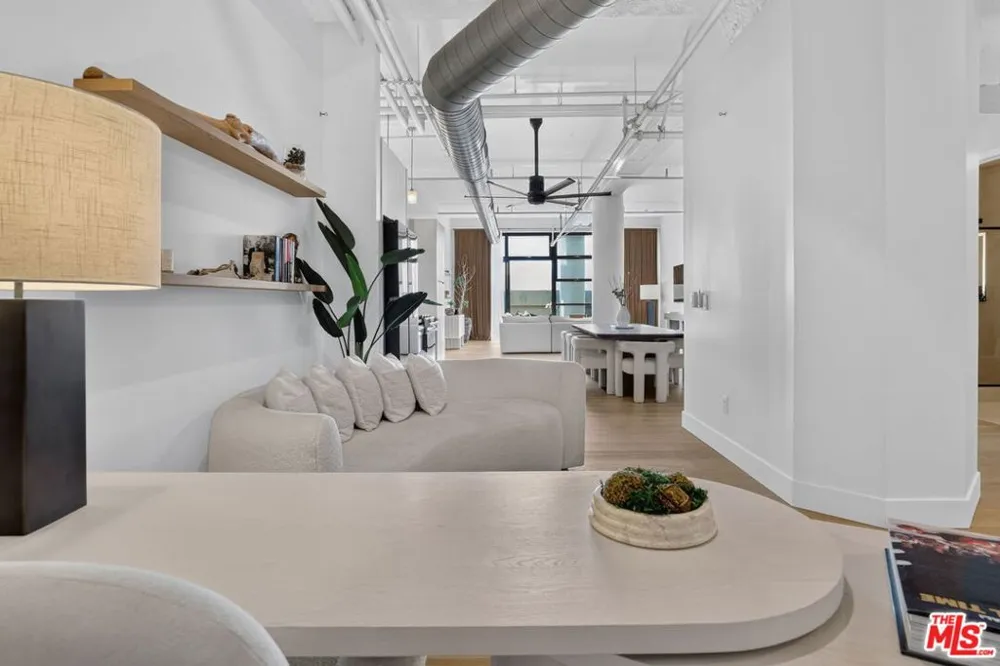 1645 Vine Street #411 Los Angeles, CA 90028