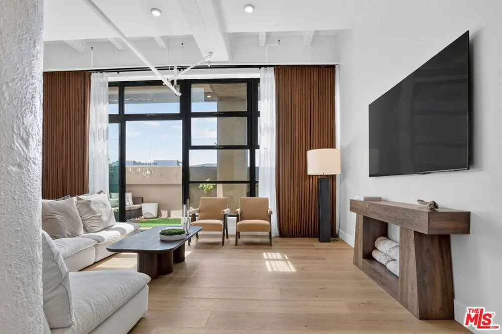 1645 Vine Street #411 Los Angeles, CA 90028