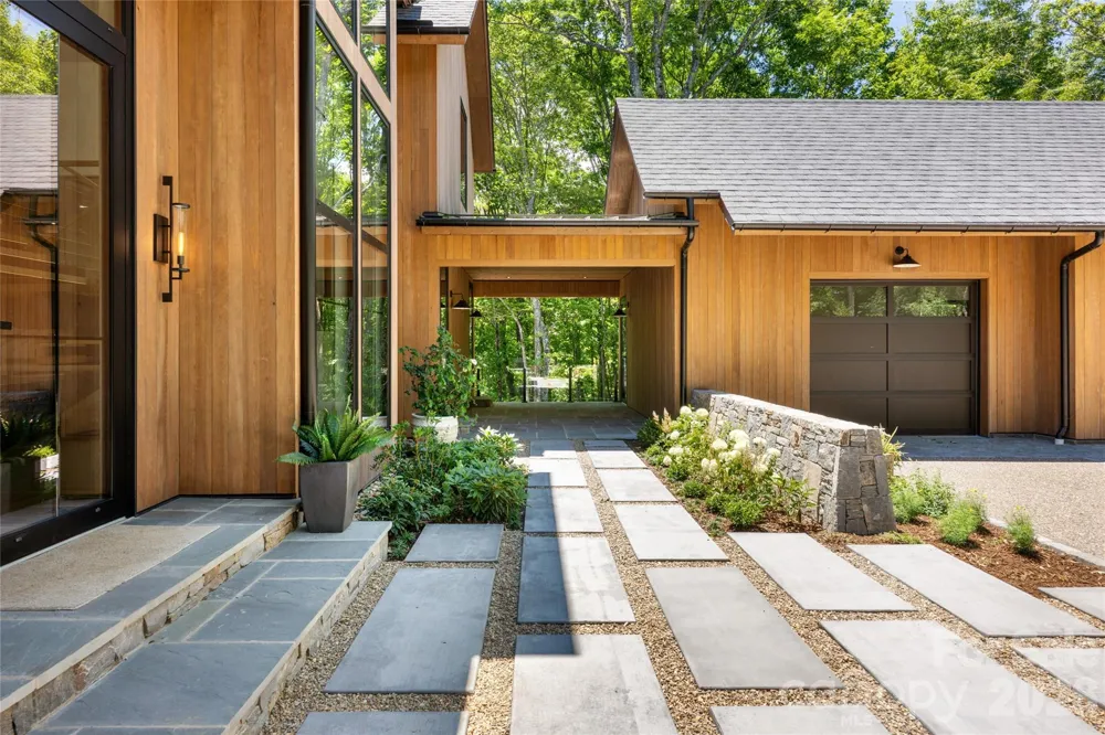 140 Panther Summit Drive Lake Toxaway, NC 28747