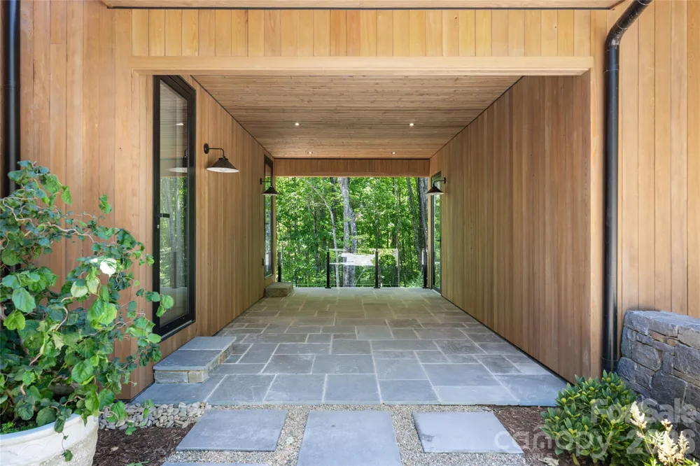 140 Panther Summit Drive Lake Toxaway, NC 28747