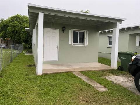 614 SW 10th Ave #2