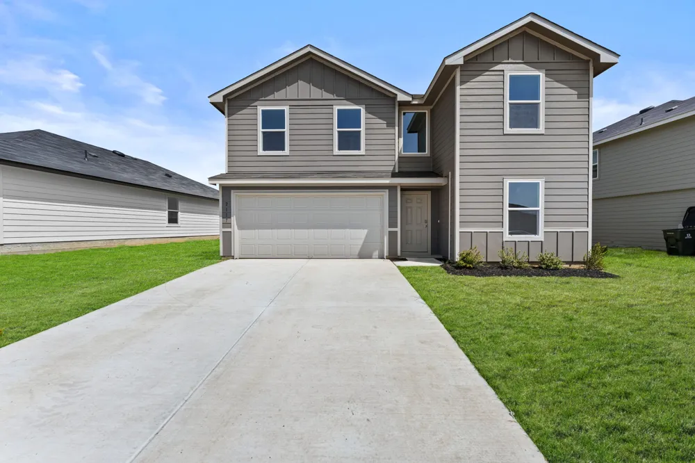 2117 Windflower Lane Luling, TX 78648