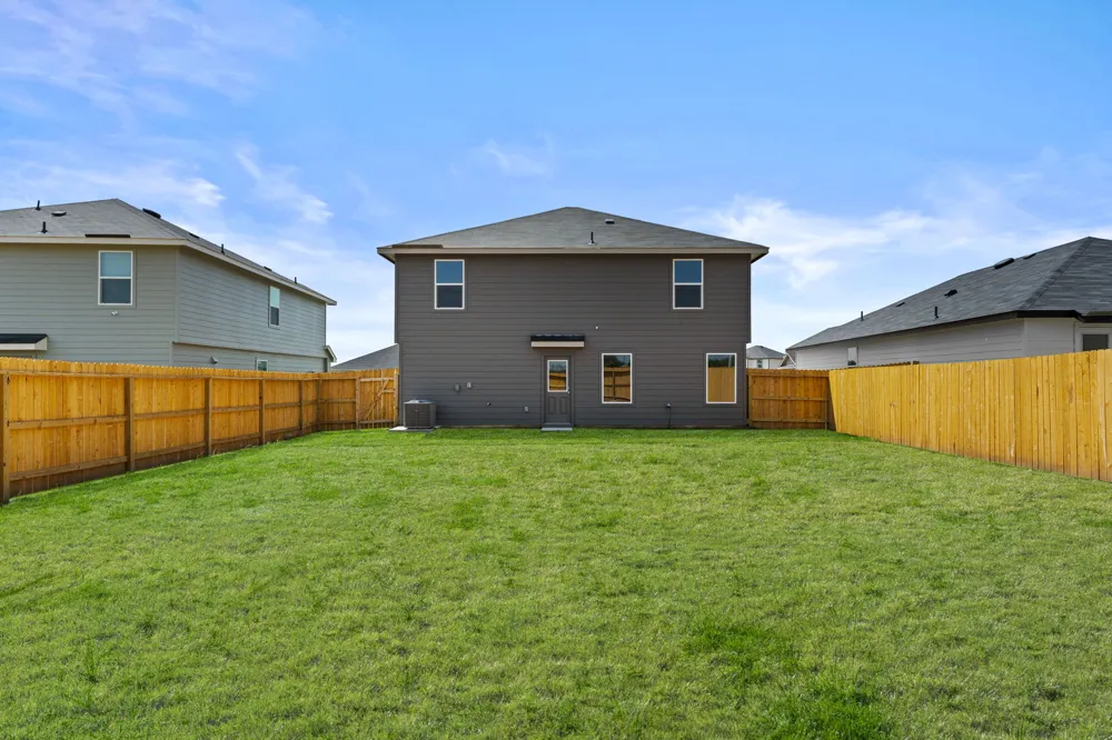 2117 Windflower Lane Luling, TX 78648